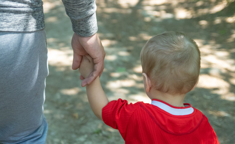 «Проблемы не из-за “бракованных” родителей»: разбираем, почему есть смысл помогать семьям с алкогольной зависимостью