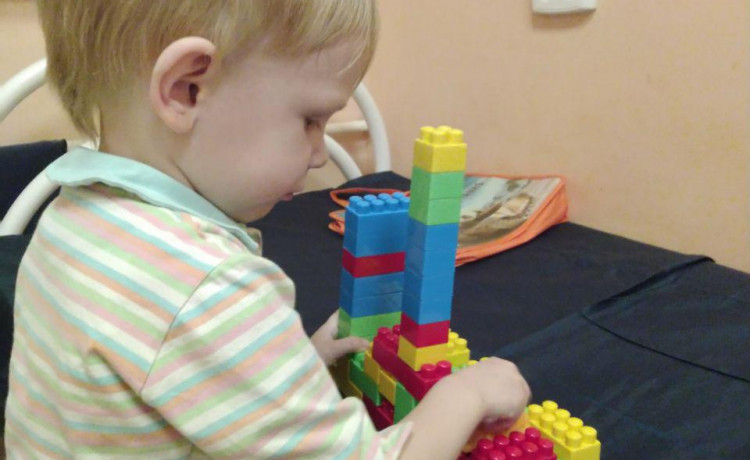 Больничная мама научила Виталика говорить первые слова