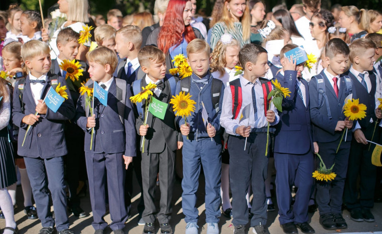 «Зачем тратить деньги на цветы, когда можно отправить их на доброе дело»