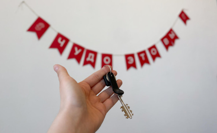 Квартиры вместо интернатов: подопечные «Дедморозим» получили своё жильё