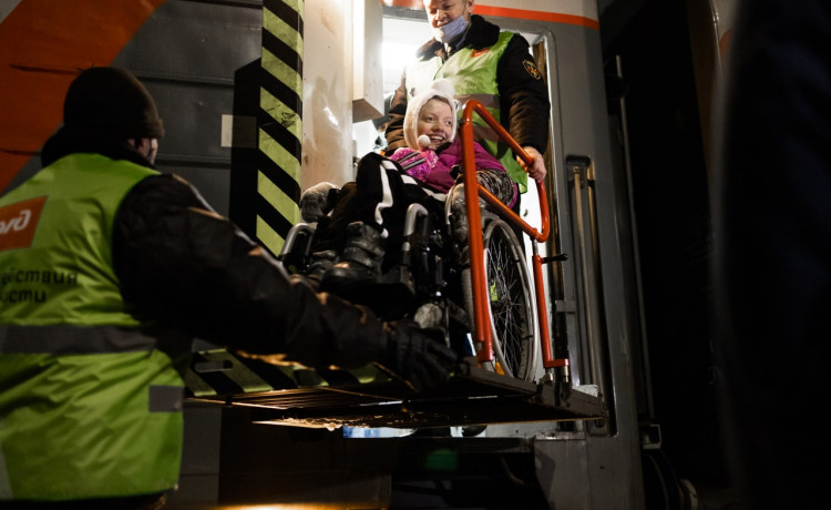 Будущее возвращается: как телезрители меняют жизни сирот с инвалидностью