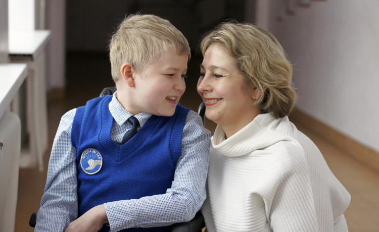 За 9 месяцев мама добилась для сына покупки незарегистрированного препарата