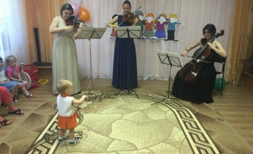 Малышка стала дирижёром