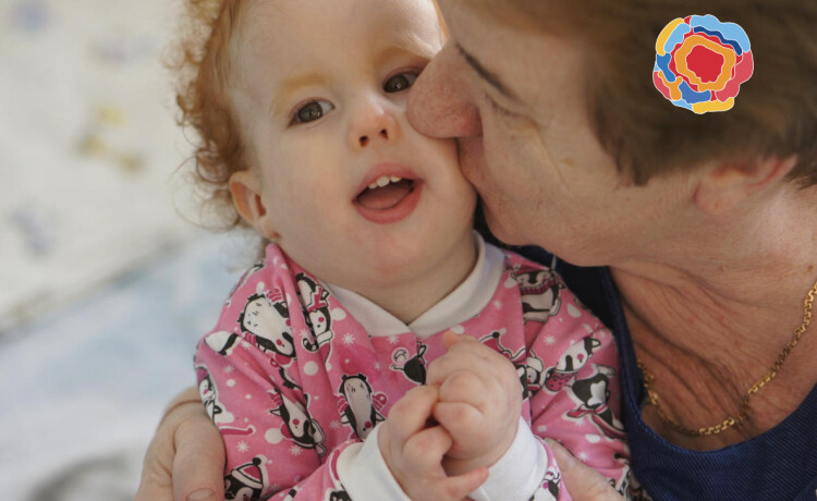 «Любит футбол»: девочка с синдромом Эдвардса, которой россияне помогли 4285 раз, отметила 8 лет