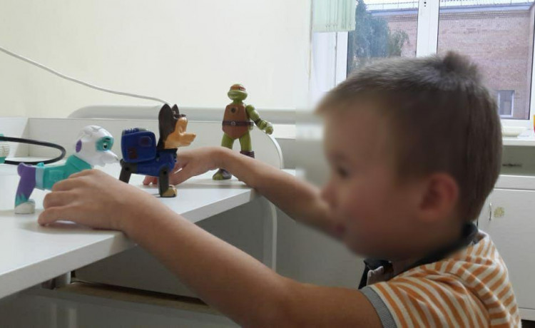 Больничная мама заботилась о малыше, пока опекуны лечились от ковида