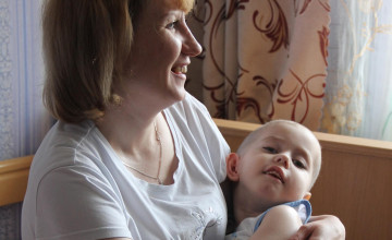 Грише и Артёму на день рождения нужно подарить воздух и возможность кушать