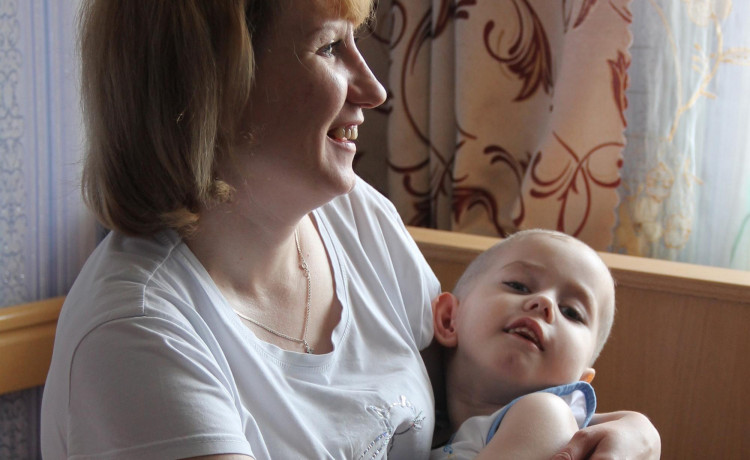 Грише и Артёму на день рождения нужно подарить воздух и возможность кушать