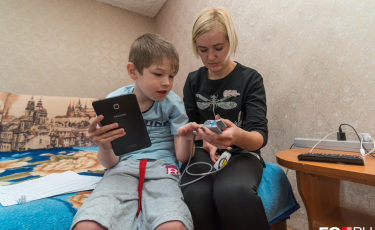 «Она со всеми разговаривает так, будто это её родные дети». Четыре истории о медицинских сёстрах и братьях «Дедморозим»