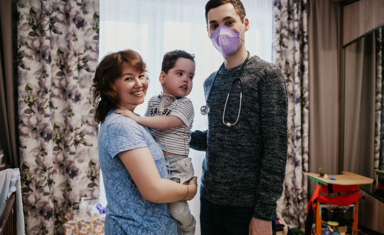 Посоветуйте врача, чтобы помочь детям. За лучшую рекомендацию друзья «Дедморозим» выплатят вознаграждение