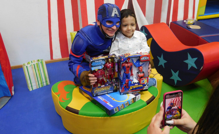 Пермяки устроили супергеройский день рождения для Даутбека, который два года встречал праздник в больнице