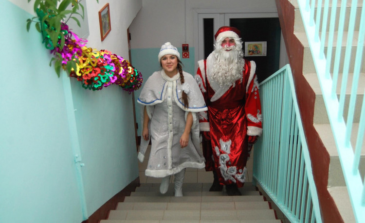 Деды Морозы и Снегурочки отправляются исполнять желания