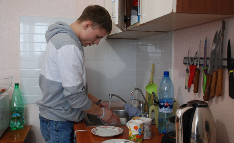 Игорь выбрал самостоятельную жизнь вместо интернатов — рассказываем, куда это решение привело парня