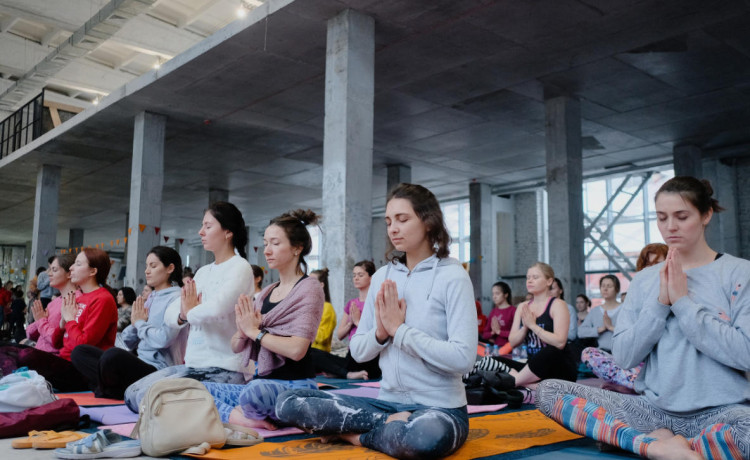 Участники пермского йога-марафона помогут дышать тяжелобольным детям