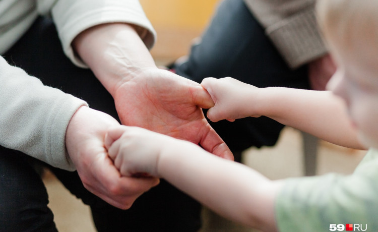 Мама сама привела сыновей на порог приюта