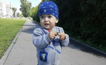 Годовалый малыш стал ангелом-хранителем для десятка детей