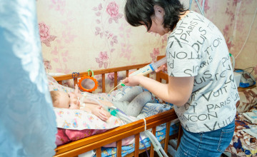 «Дедморозим» собирает 5,5 млн рублей, чтобы обеспечить детей аппаратами для дыхания и запасом питания