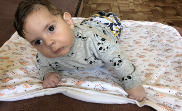 Подарите маленькому Артёму тысячу поцелуев!