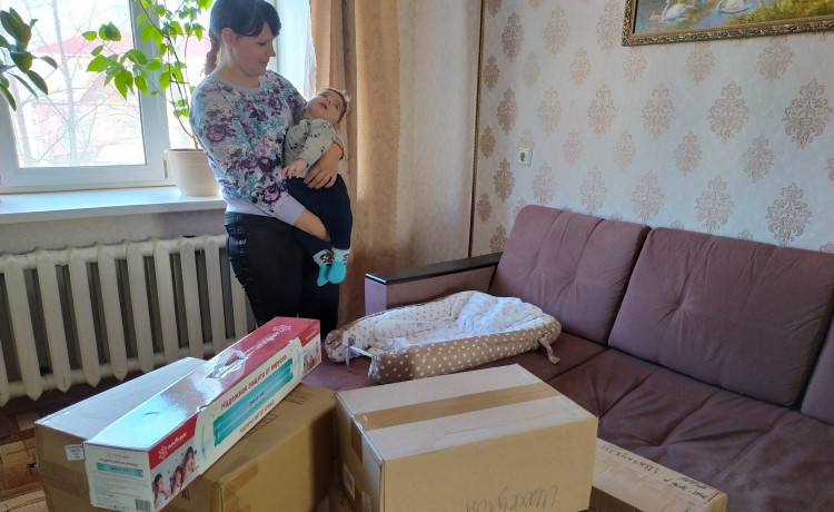 Первые чудеса приехали к Артёму в коробках