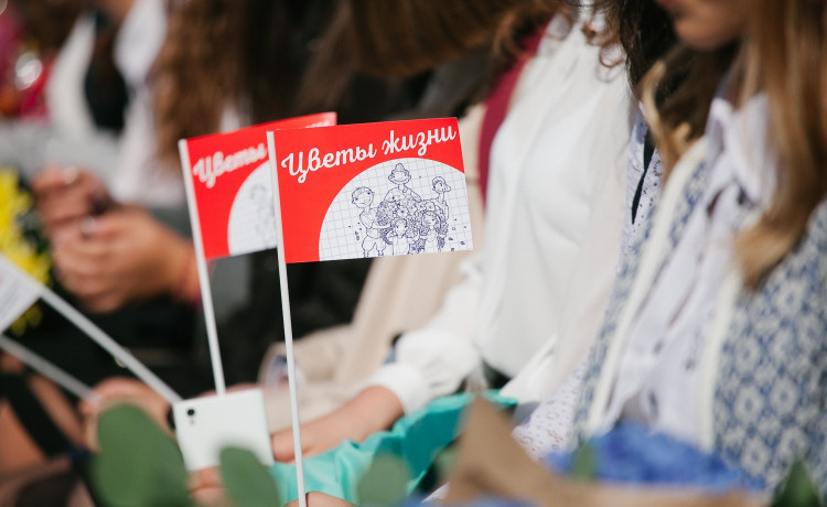 Кому помогут школьники в День знаний?