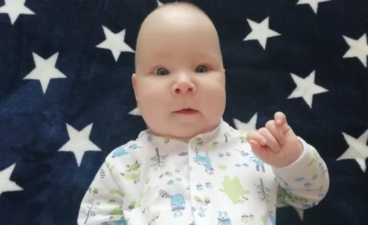 Семье из маленького города нужно найти полмиллиона, чтобы их сын мог дышать