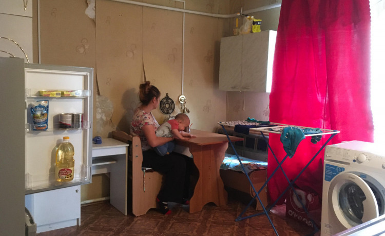 Спрятались «В домике» у леса, чтобы жить как обычная семья