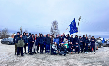 Колонна из 20 машин проехала 200 км, чтобы поддержать мальчика, к которому вернулся рак