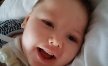 Болезнь может украсть детство Антона. Помогите его защитить!