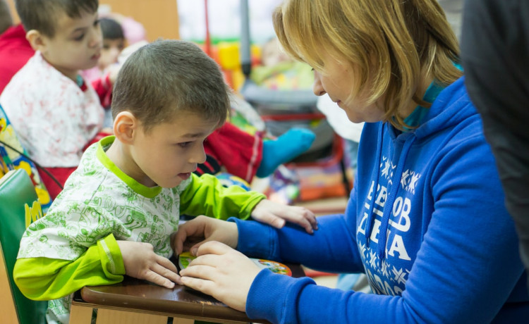 Поддержка на 400 млн рублей, сотни жизней и системные изменения в помощи детям: фонду «Дедморозим» исполнилось 10 лет