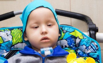 Ещё три дня назад врачи говорили, что у Саши отравление, а сейчас — рак