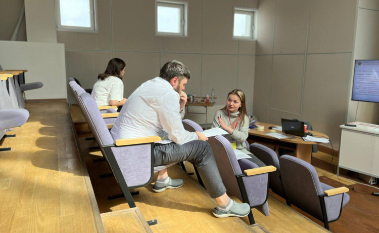 Специалисты «Дедморозим» учат врачей бережному сообщению диагнозов, чтобы сохранять детей в семьях