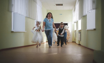 Более 100 школ присоединились к благотворительной акции «Цветы жизни»