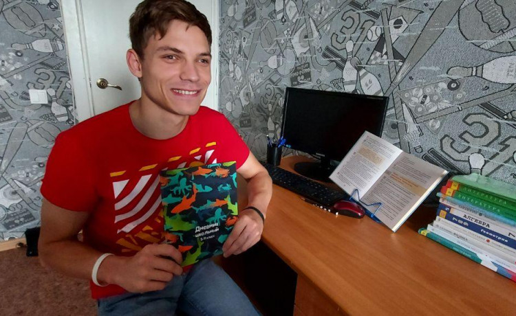 Игорь стал школьником в 23 года