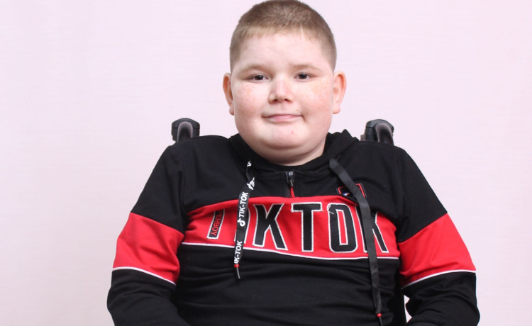 «Чтобы жил, жил и ещё раз жил»: приёмная мама рассказывает о жизни тяжелобольного ребёнка в деревне