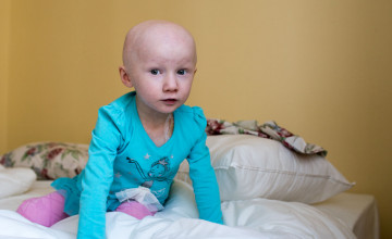 Чтобы спасти жизнь трёхлетней Алины, нужна протонная пушка