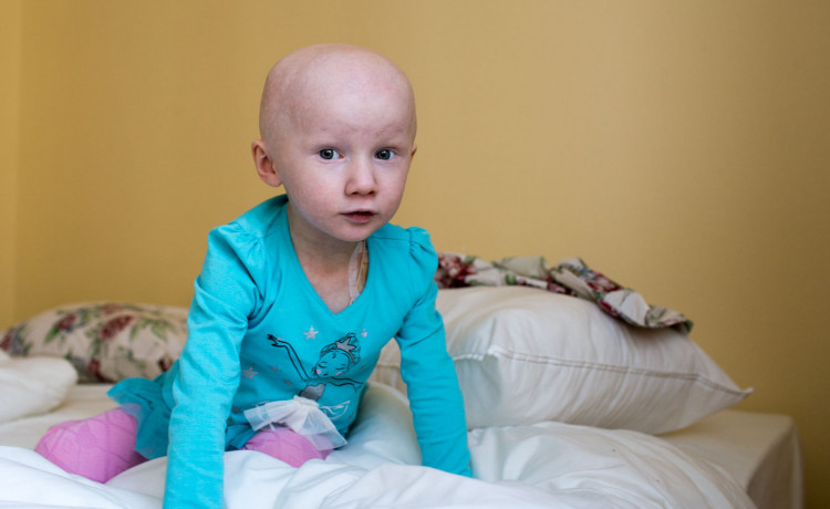 Чтобы спасти жизнь трёхлетней Алины, нужна протонная пушка