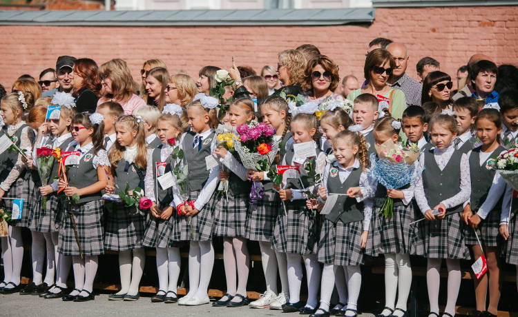 Пермские родители и учителя откажутся от лишних цветов ради спасения детей