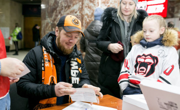 13 в нашу пользу: как на хоккейном матче прошла донорская акция💫