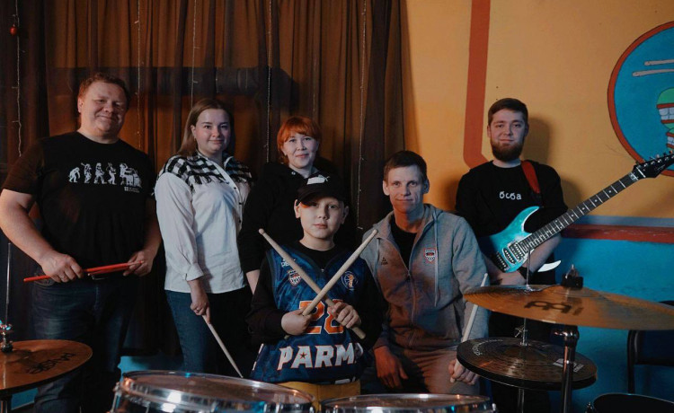 Стать баскетболистом и поиграть на барабанах: как пермяки исполнили мечты Лёши