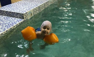 Супергерой научился плавать