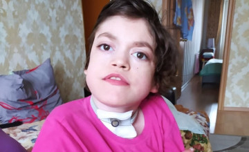 «Было чувство, что ребенка лишают единственного удовольствия»: Лиза перестала кушать сама, но пермяки помогли ей вернуться к нормальной жизни