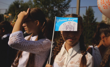 В День знаний школьникам и родителям нужно совсем отказаться от цветов?