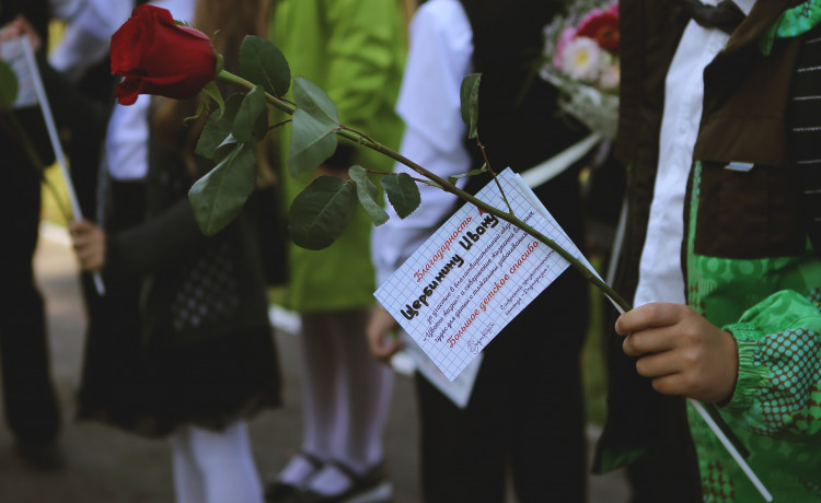 Отменяет ли акция «Цветы жизни» общепринятые традиции?