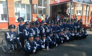 Буду гонять на коляске по школе