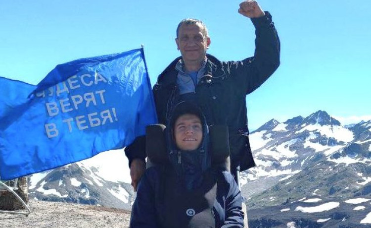 Забраться на Эльбрус в инвалидной коляске — возможно с вашей поддержкой