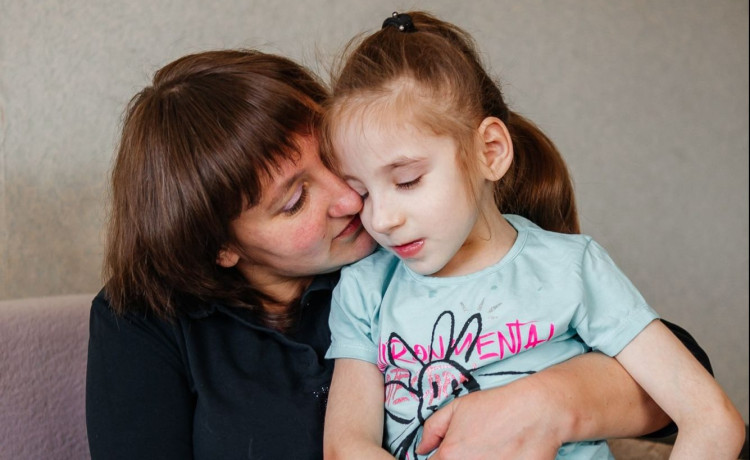 Помогите сохранить улыбку Кристины и здоровую спину её мамы