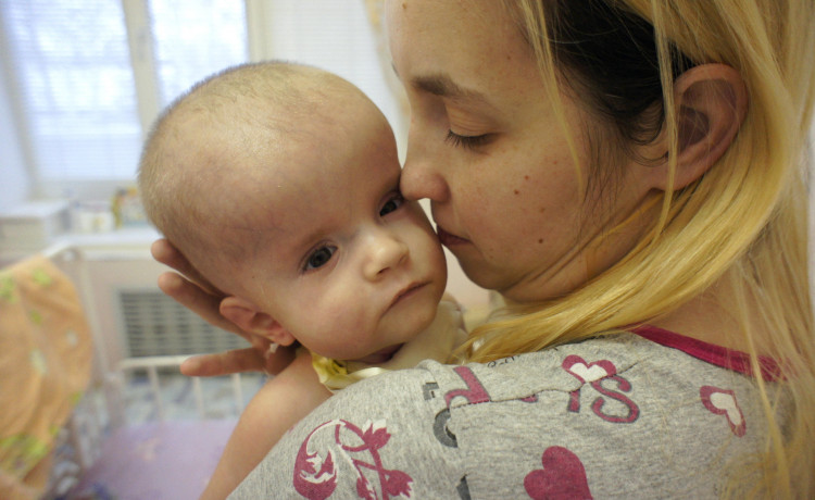 10-месячная Катя вернулась домой. Но чтобы остаться, ей нужна ваша помощь