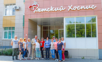 Специалисты Службы качества жизни учатся побеждать неизлечимую болезнь