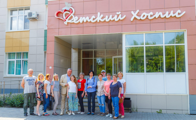 Специалисты Службы качества жизни учатся побеждать неизлечимую болезнь