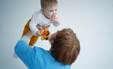 За заботу о сиротах нужно платить. Почему работу нянь в больницах оплачивают обычные люди, а не государство?