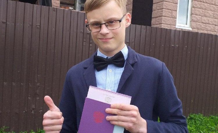 Рембрандт окончил 9 класс благодаря  школьникам